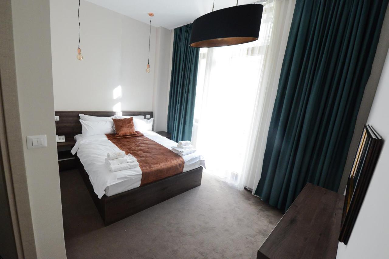 Hotel Cara 28 Skopje Bagian luar foto