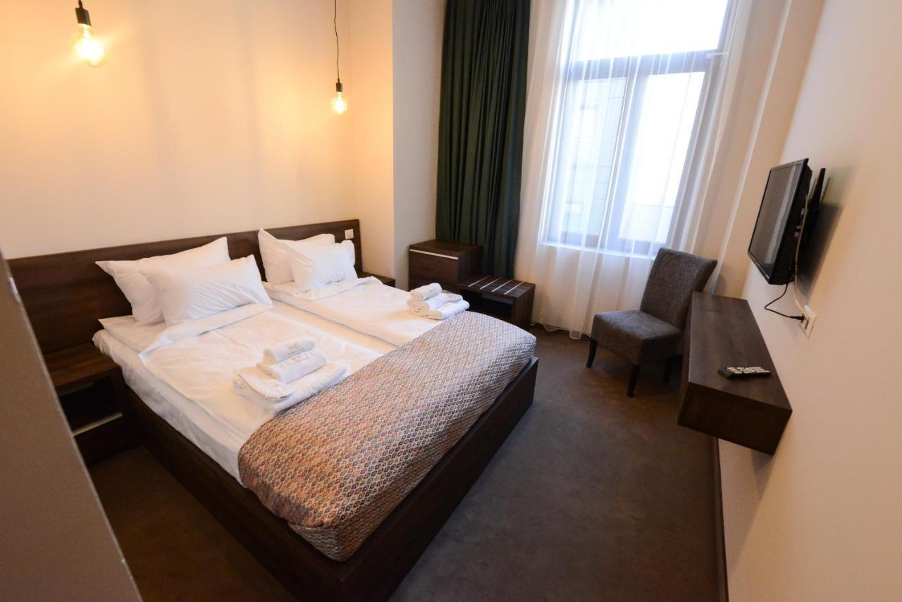 Hotel Cara 28 Skopje Bagian luar foto