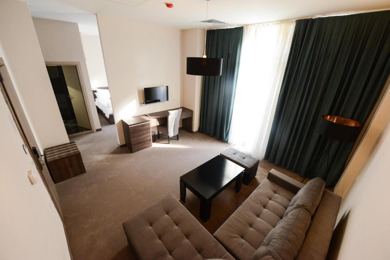 Hotel Cara 28 Skopje Bagian luar foto