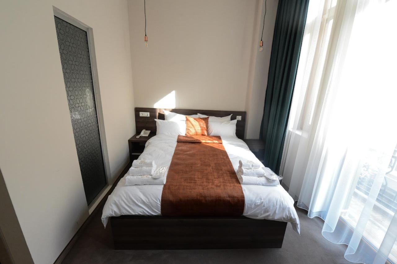 Hotel Cara 28 Skopje Bagian luar foto