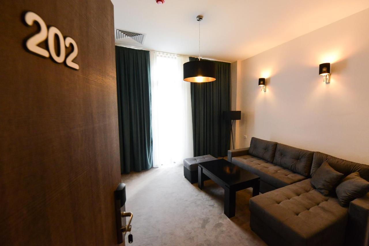 Hotel Cara 28 Skopje Bagian luar foto