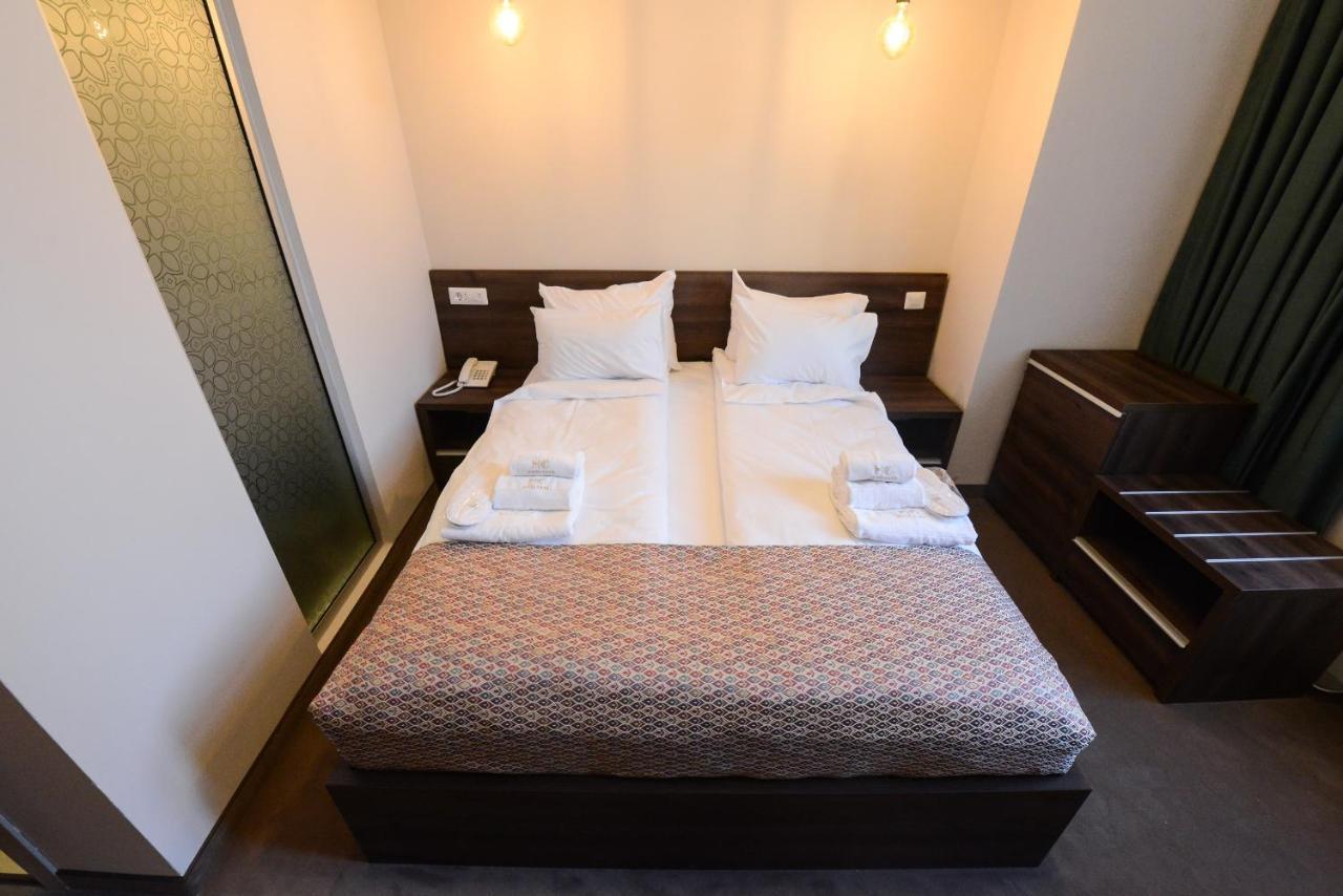 Hotel Cara 28 Skopje Bagian luar foto