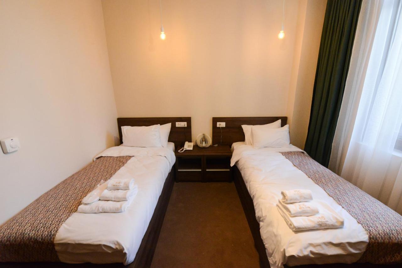 Hotel Cara 28 Skopje Bagian luar foto