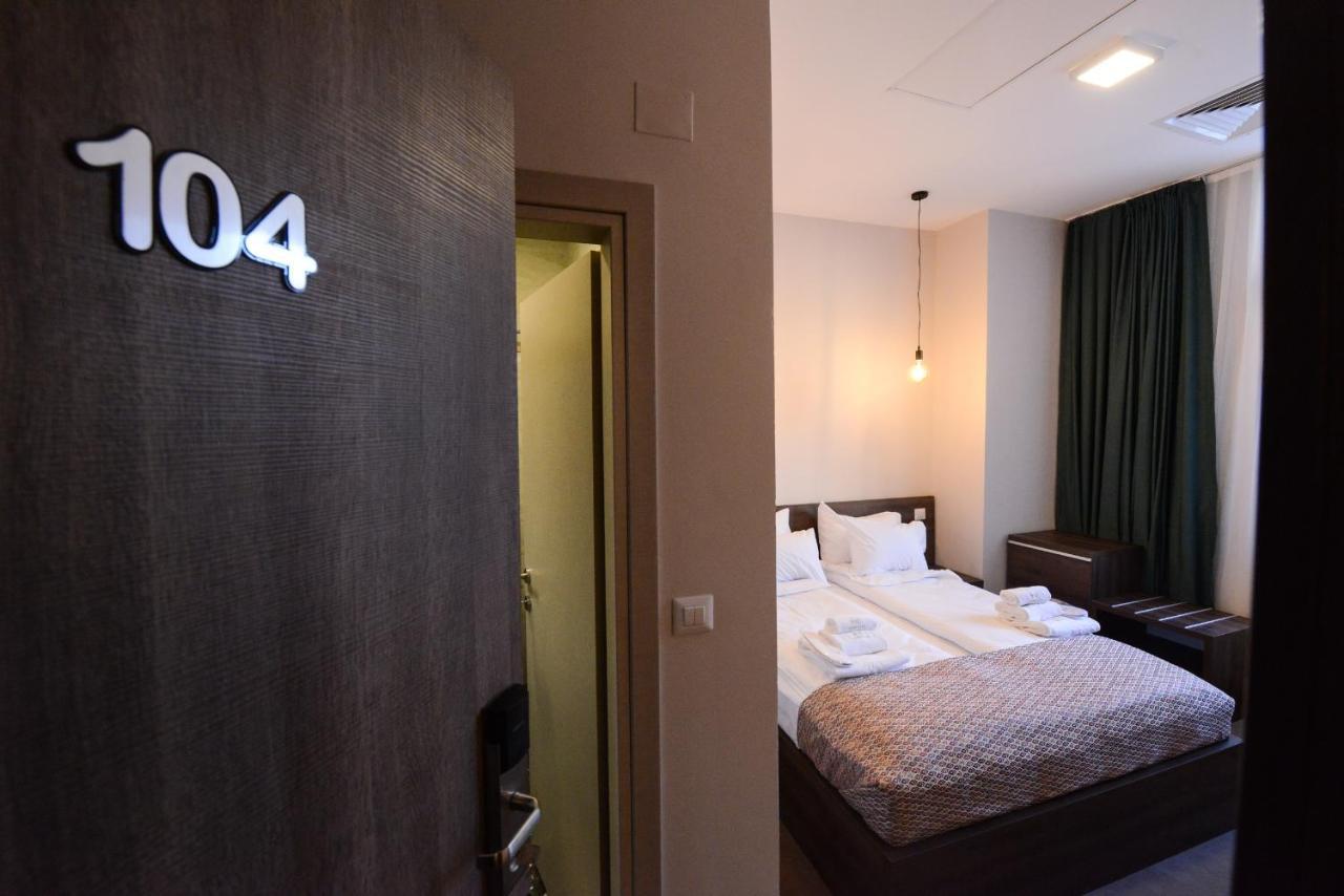 Hotel Cara 28 Skopje Bagian luar foto