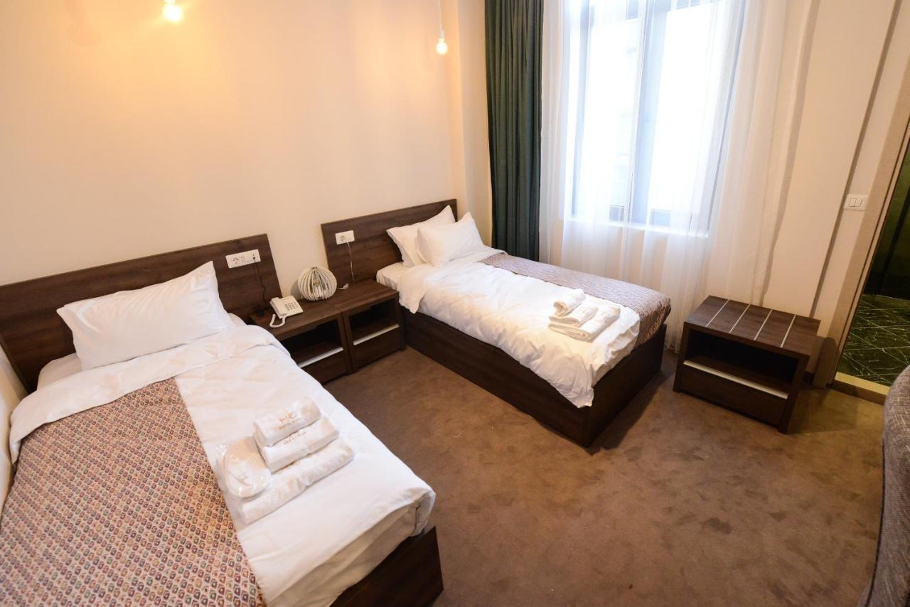 Hotel Cara 28 Skopje Bagian luar foto