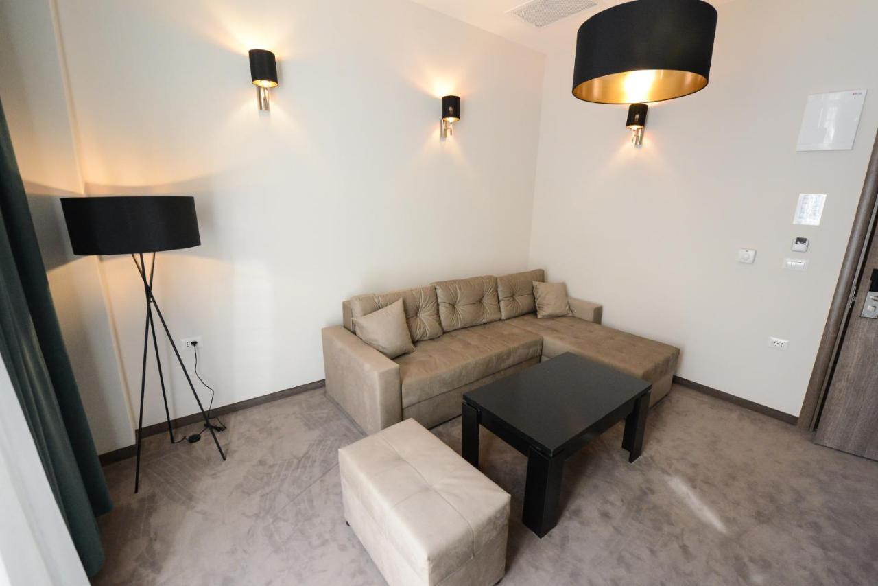 Hotel Cara 28 Skopje Bagian luar foto