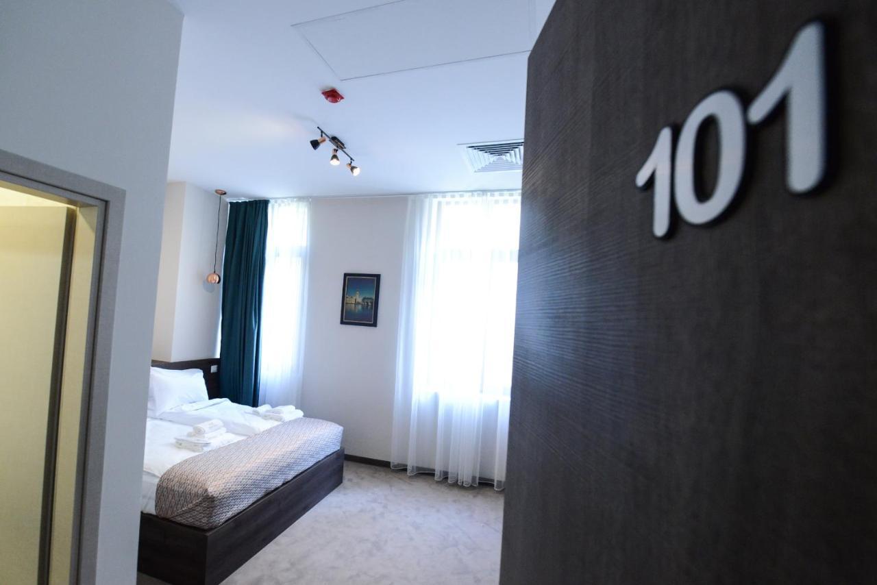 Hotel Cara 28 Skopje Bagian luar foto