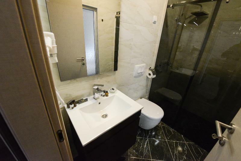 Hotel Cara 28 Skopje Bagian luar foto