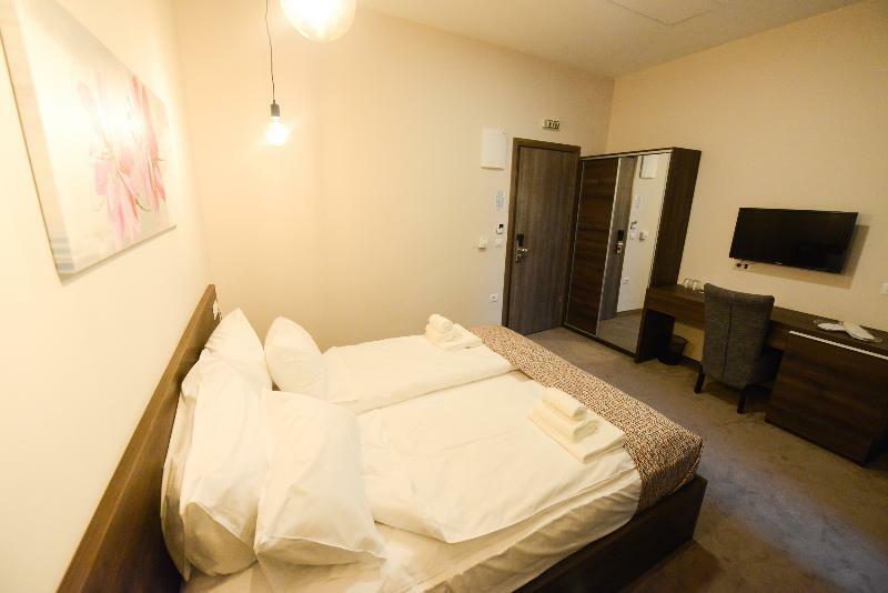 Hotel Cara 28 Skopje Bagian luar foto